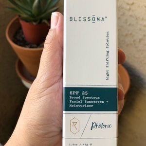 BLISSOMA Photonic Light Shifting Solution SPF 25 Facial Sunscreen & Moisturizer